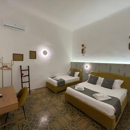 Dimora Fantasia Charme Alojamento de Acomodação e Pequeno-almoço Bari
